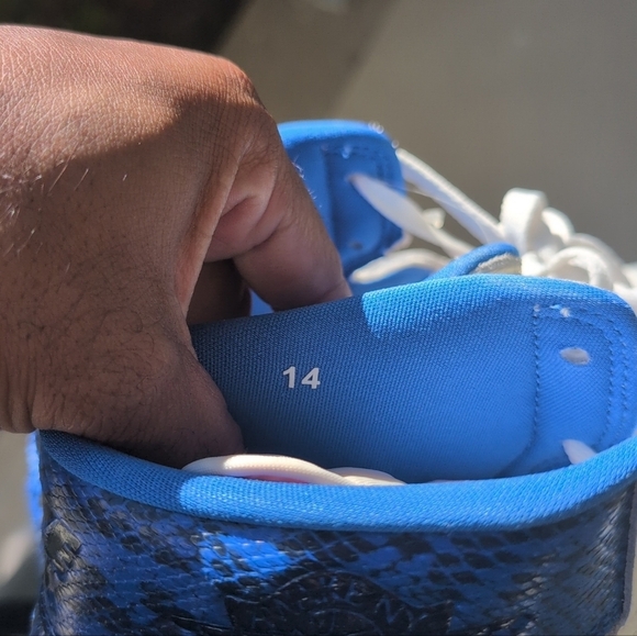 Athletic_Shoes